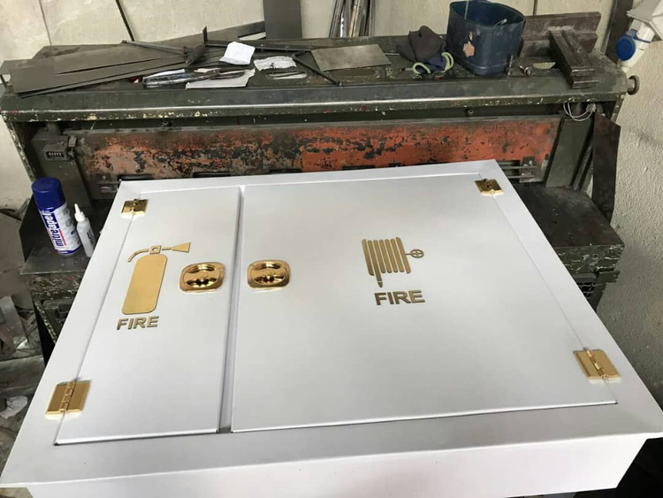 جعبه آتش نشانی استیل و گالوانیزه _ جعبه آتش نشانی توکار _ جعبه آتش نشانی استیل _ جعبه آتش نشانی آریا _ جعبه آتش نشانی استیل طلایی _ جعبه آتش نشانی قیمت _ جعبه آتش نشانی روکار